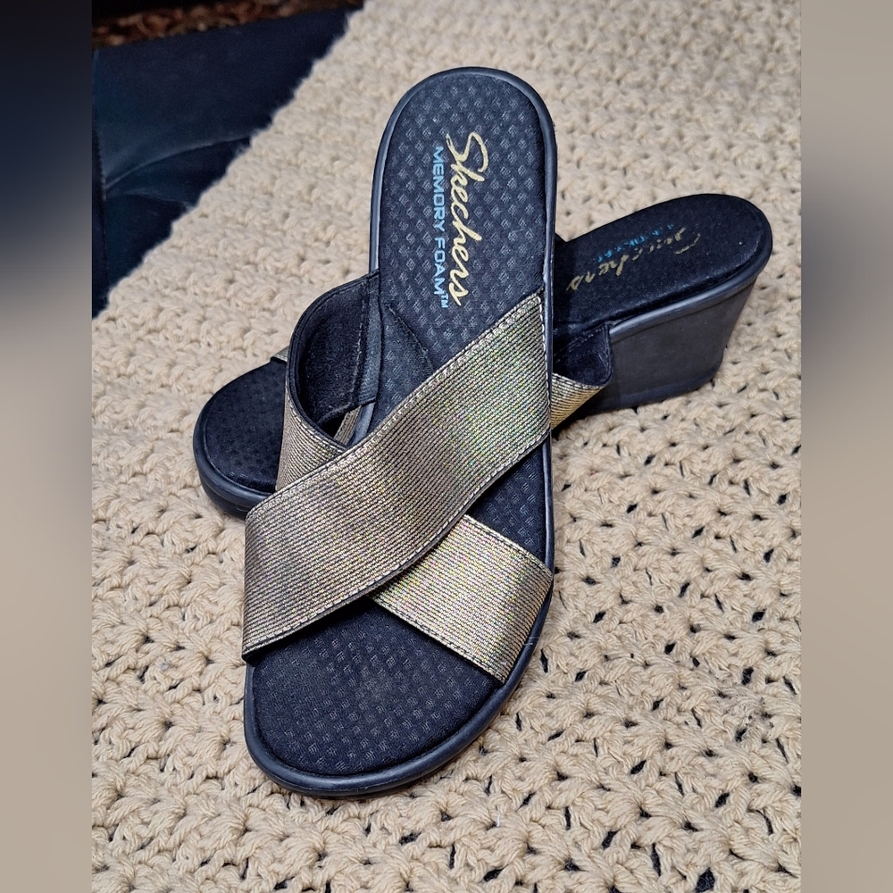 Skechers Black and Gold Sandals with Criss-Cross Straps. Used.Size 8